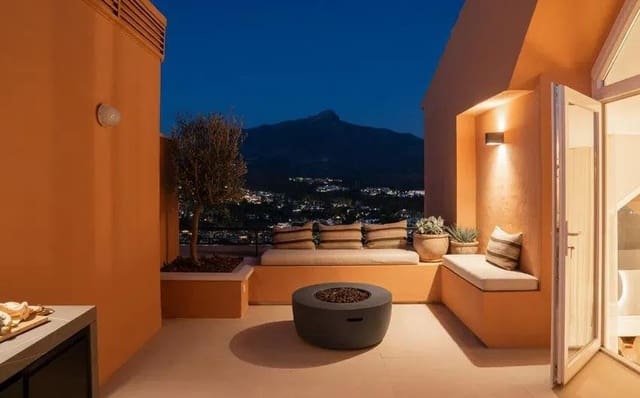 3 quarto Penthouse para venda em Los Naranjos, Marbella com piscina garagem - 2 450 000 € (Ref: 9630081)