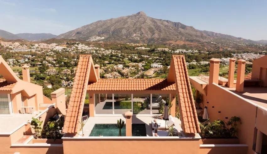 3 quarto Penthouse para venda em Marbella com piscina garagem - 2 695 000 € (Ref: 9630081)