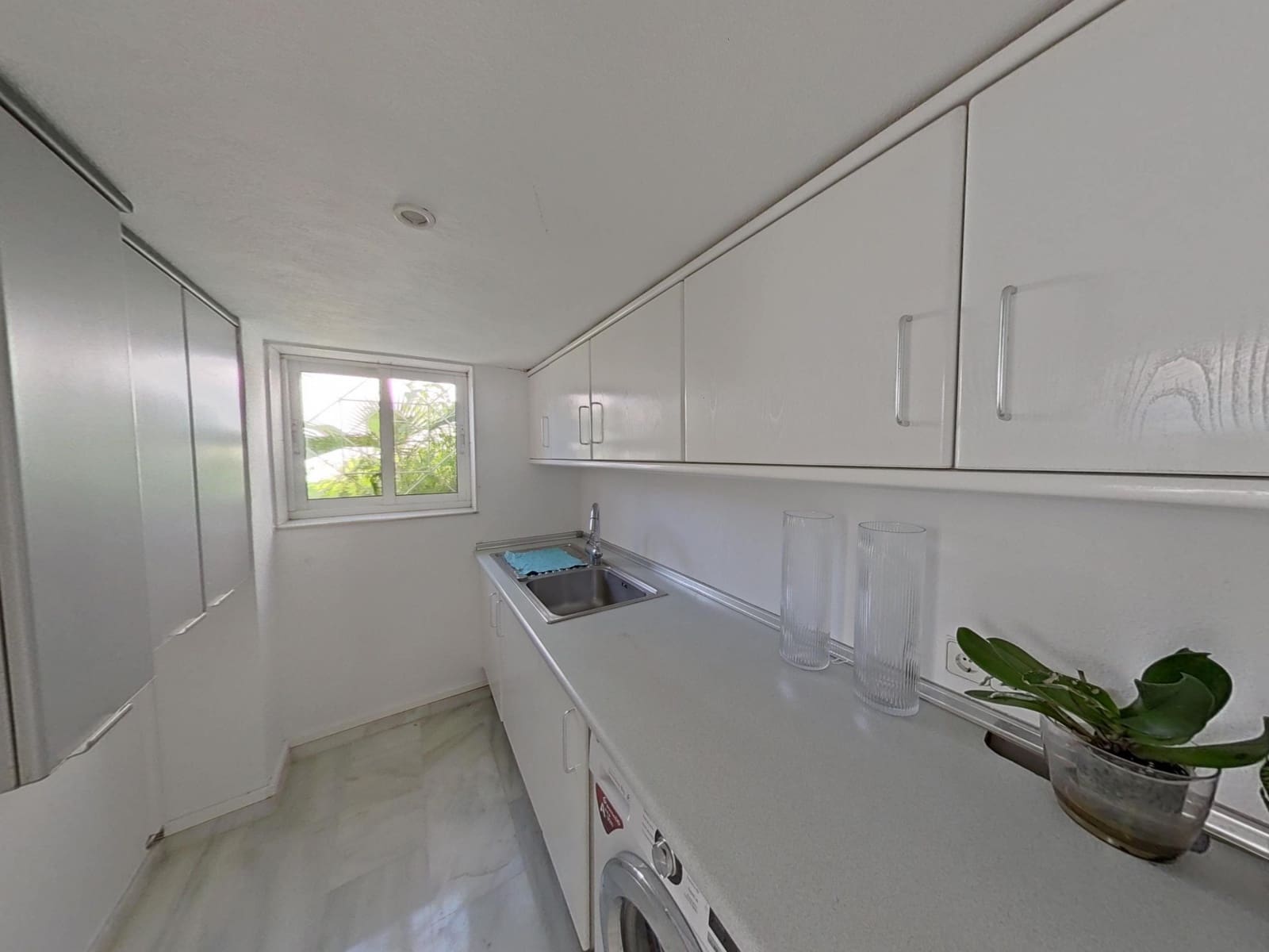 4 soverom Kjedet enebolig til salgs i Calahonda med svømmebasseng garasje - € 749 000 (Ref: 9630082)