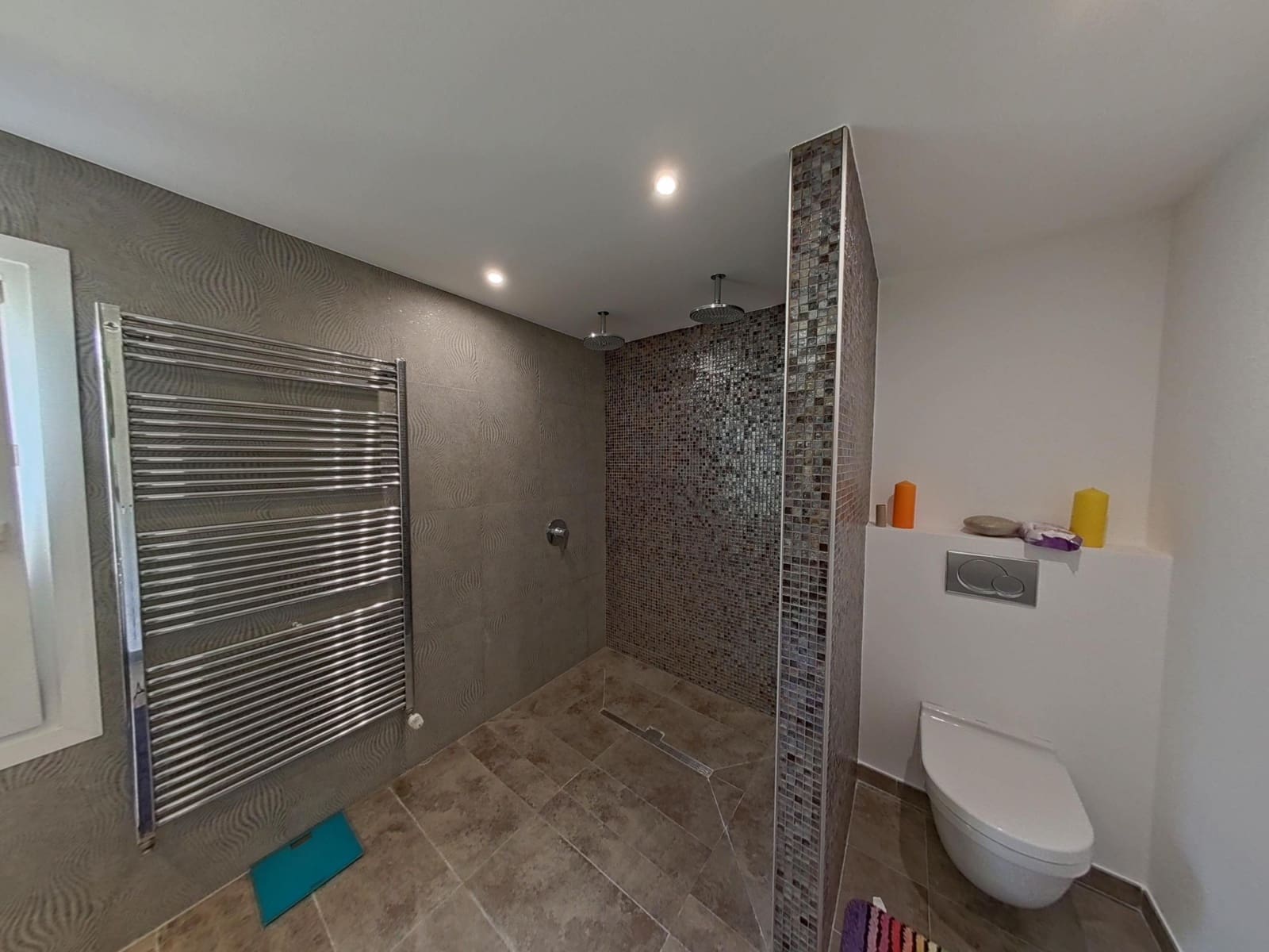 4 soverom Kjedet enebolig til salgs i Calahonda med svømmebasseng garasje - € 749 000 (Ref: 9630082)