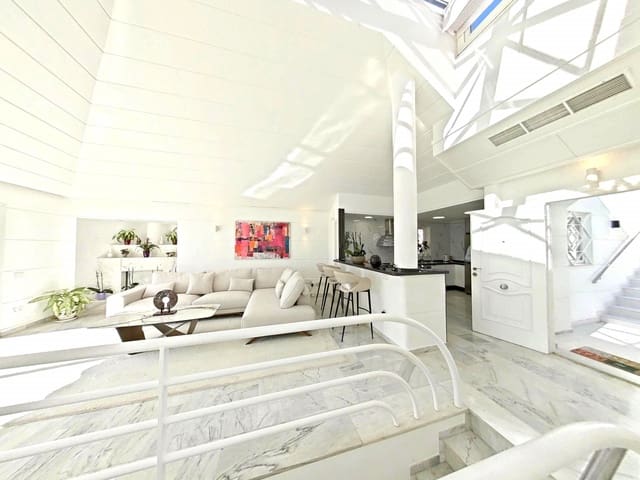 4 soverom Kjedet enebolig til salgs i Calahonda, Mijas med svømmebasseng garasje - € 749 000 (Ref: 9630082)