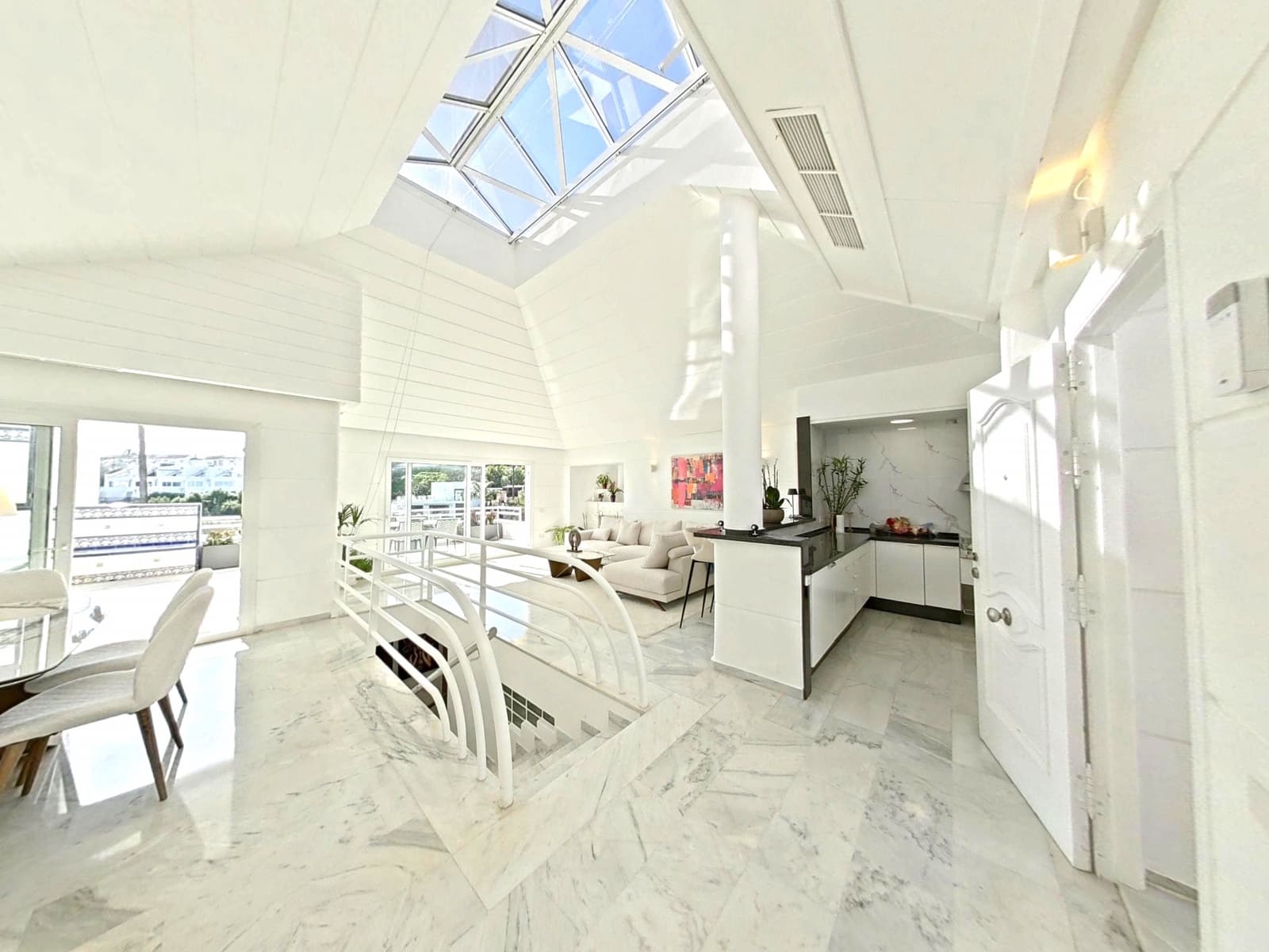 4 soverom Kjedet enebolig til salgs i Calahonda med svømmebasseng garasje - € 749 000 (Ref: 9630082)