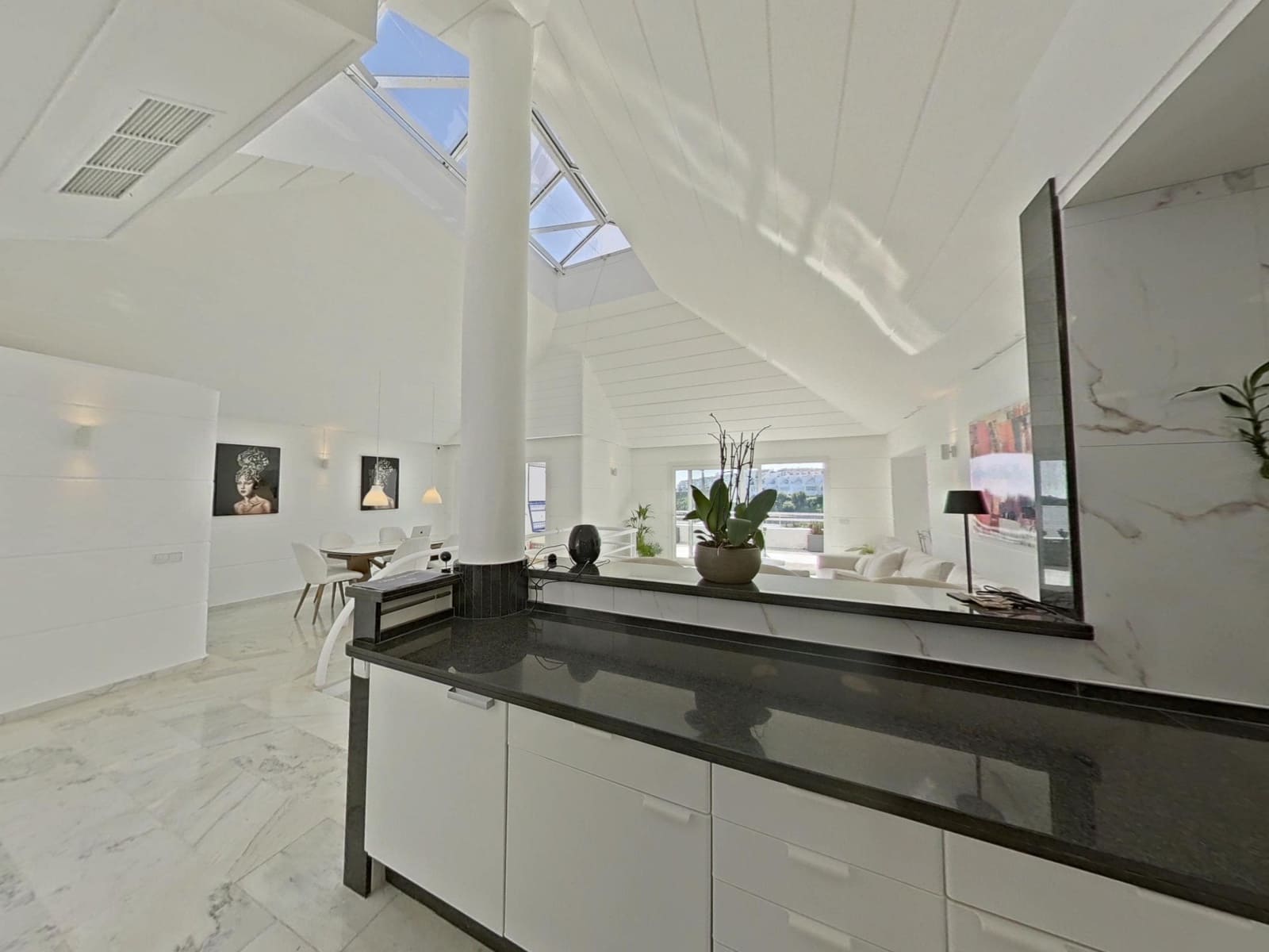 4 soverom Kjedet enebolig til salgs i Calahonda med svømmebasseng garasje - € 749 000 (Ref: 9630082)