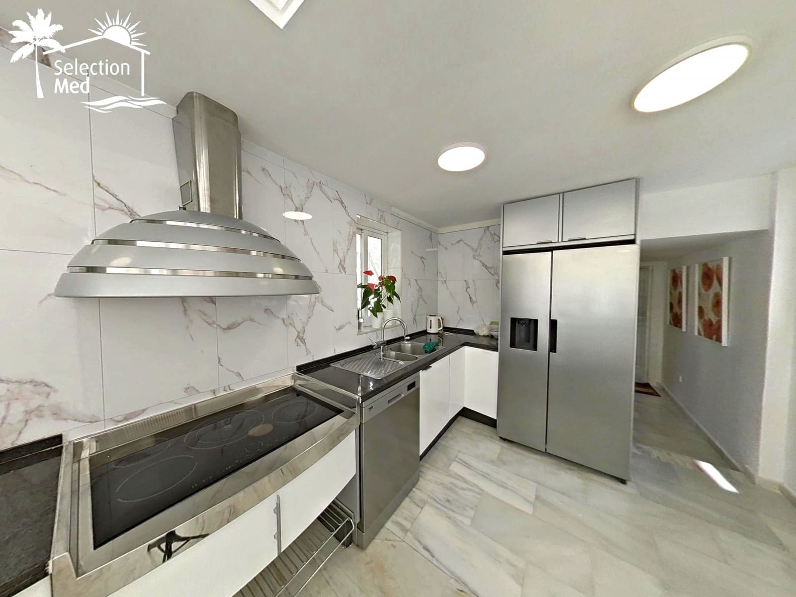 4 soverom Kjedet enebolig til salgs i Calahonda med svømmebasseng garasje - € 749 000 (Ref: 9630082)