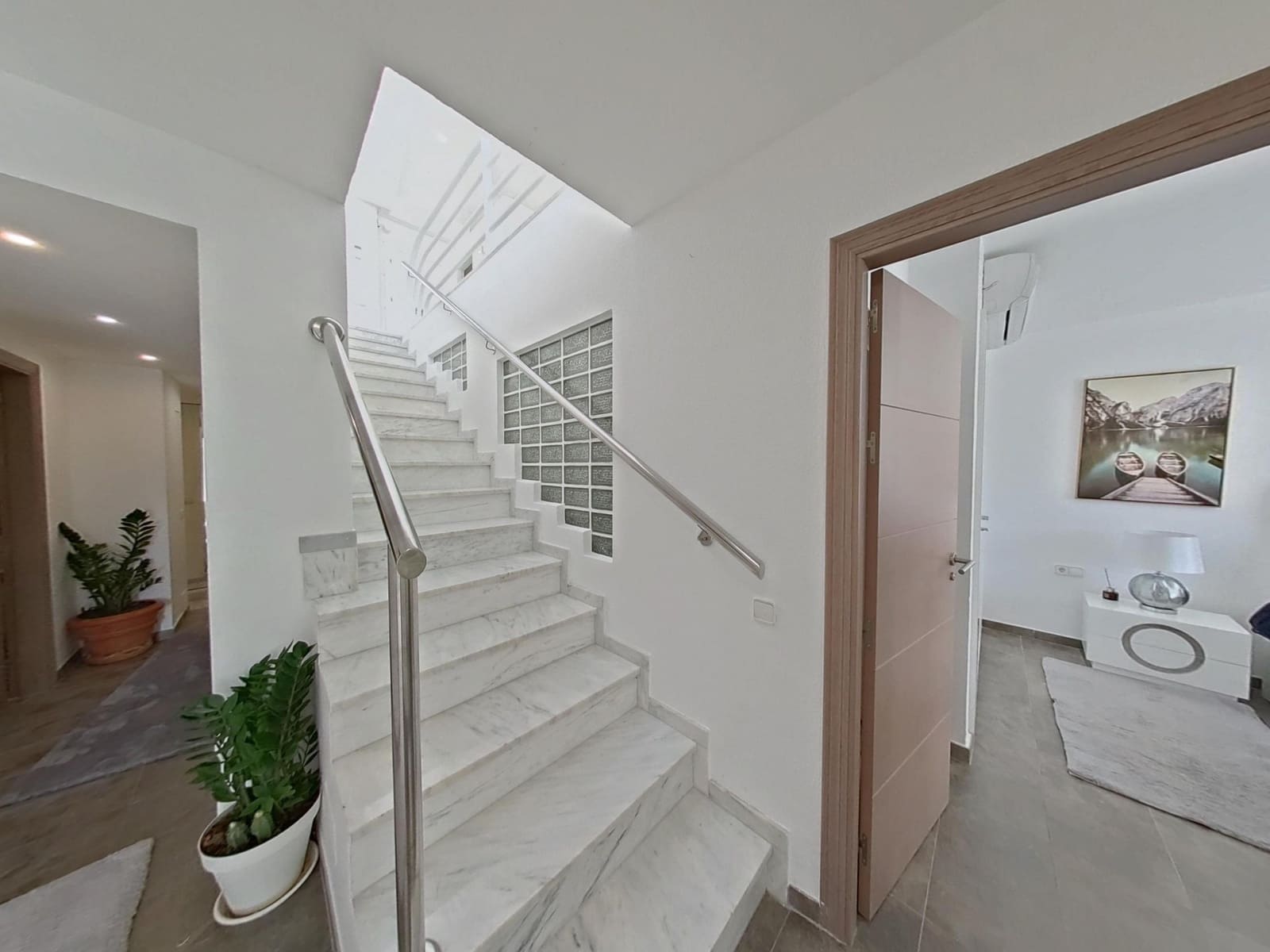 4 soverom Kjedet enebolig til salgs i Calahonda med svømmebasseng garasje - € 749 000 (Ref: 9630082)