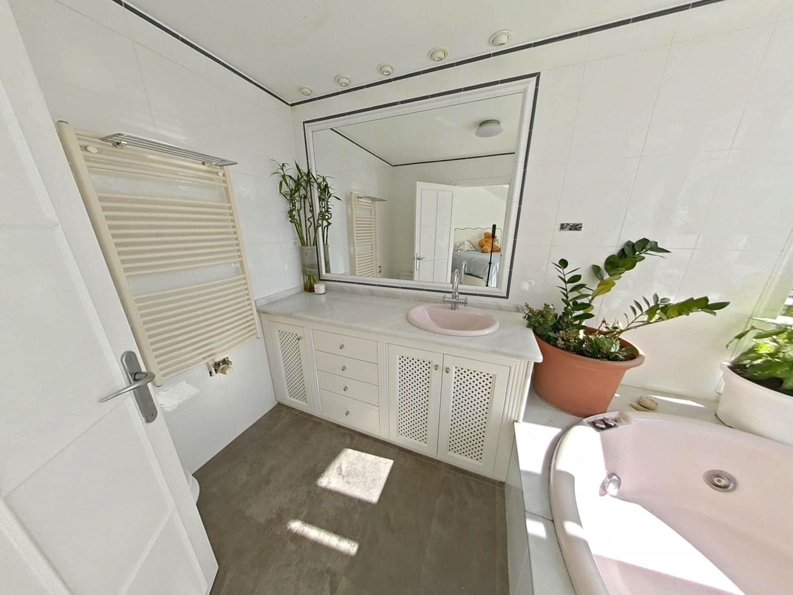 4 soverom Kjedet enebolig til salgs i Calahonda med svømmebasseng garasje - € 749 000 (Ref: 9630082)