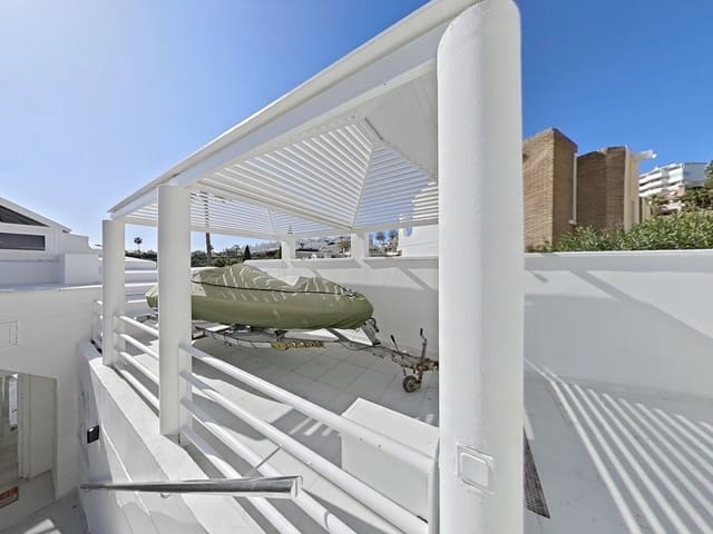 4 soverom Kjedet enebolig til salgs i Calahonda, Mijas med svømmebasseng garasje - € 749 000 (Ref: 9630082)