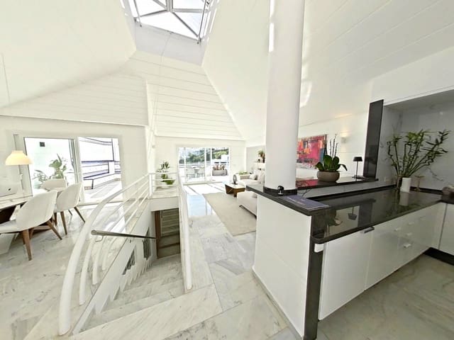 4 soverom Kjedet enebolig til salgs i Calahonda, Mijas med svømmebasseng garasje - € 749 000 (Ref: 9630082)