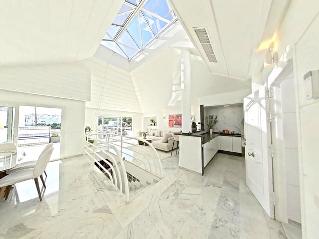 4 soverom Kjedet enebolig til salgs i Calahonda, Mijas med svømmebasseng garasje - € 749 000 (Ref: 9630082)