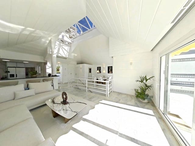 4 soverom Kjedet enebolig til salgs i Calahonda, Mijas med svømmebasseng garasje - € 749 000 (Ref: 9630082)