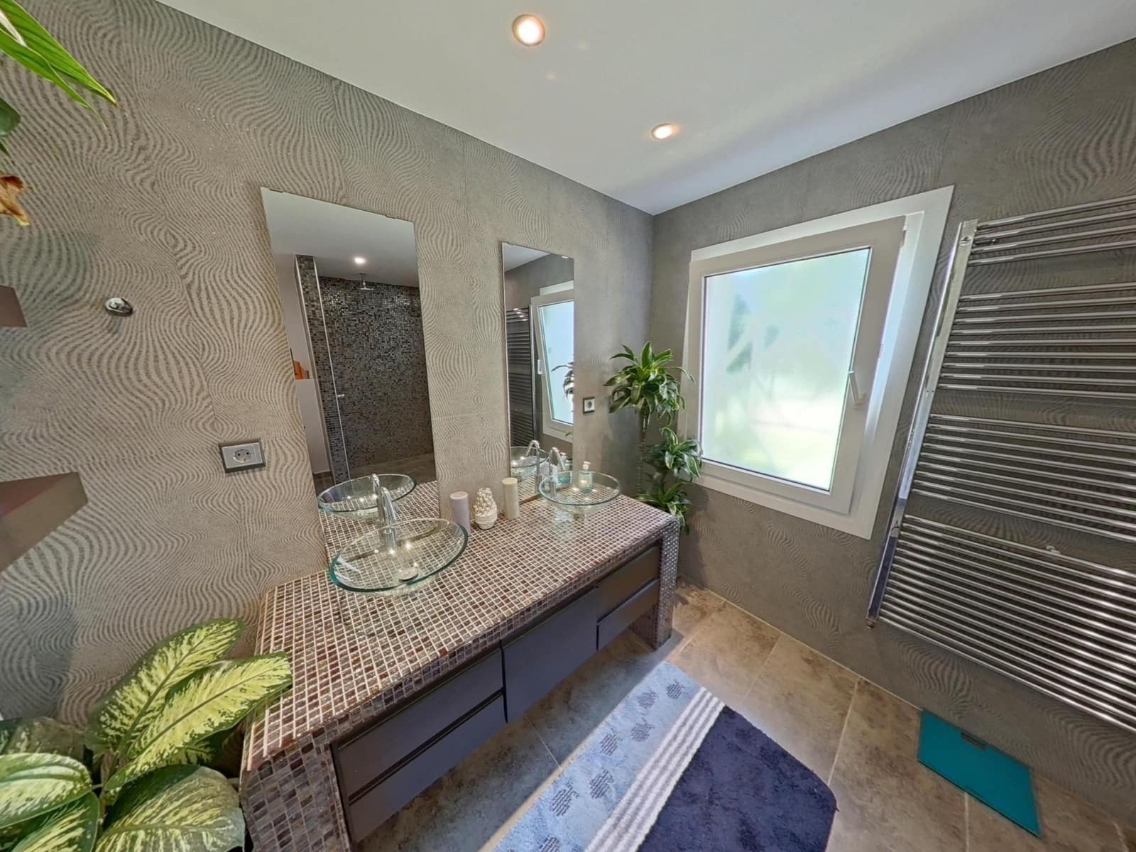 4 soverom Kjedet enebolig til salgs i Calahonda med svømmebasseng garasje - € 749 000 (Ref: 9630082)