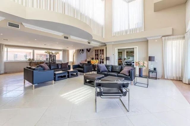 5 makuuhuone Kattohuoneisto myytävänä paikassa Los Naranjos, Marbella mukana uima-altaan 
autotalli - 3 600 000 € (Ref: 9634369)