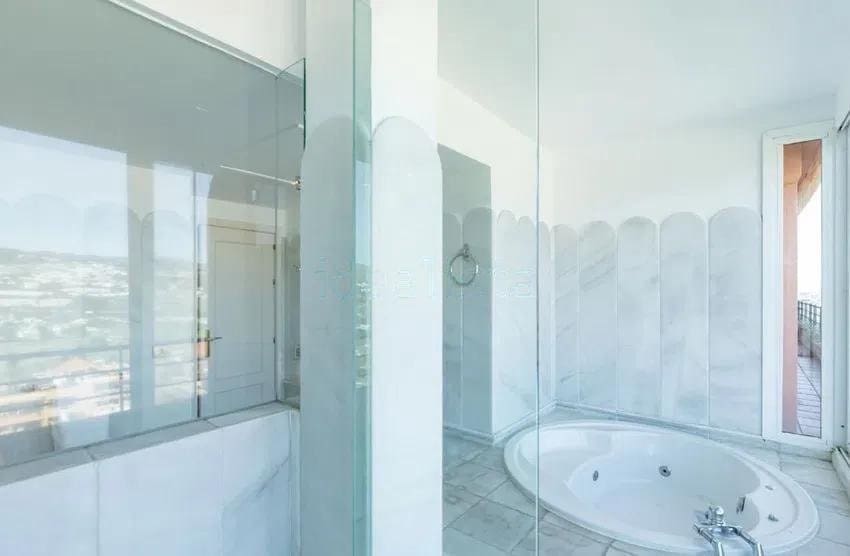 5 makuuhuone Kattohuoneisto myytävänä paikassa Marbella mukana uima-altaan 
autotalli - 3 600 000 € (Ref: 9634369)