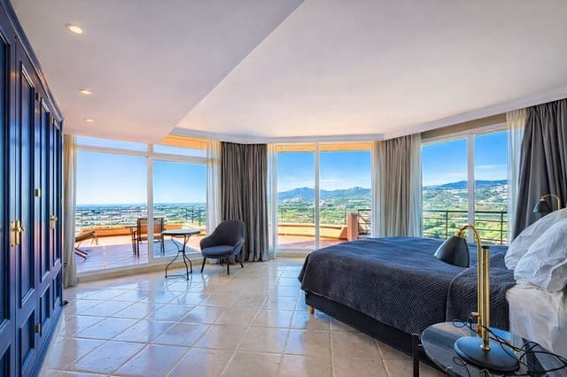 5 makuuhuone Kattohuoneisto myytävänä paikassa Los Naranjos, Marbella mukana uima-altaan 
autotalli - 3 600 000 € (Ref: 9634369)