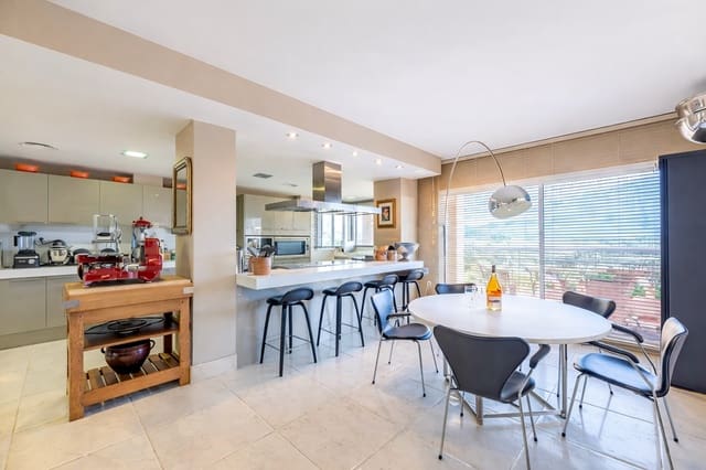 5 makuuhuone Kattohuoneisto myytävänä paikassa Los Naranjos, Marbella mukana uima-altaan 
autotalli - 3 600 000 € (Ref: 9634369)