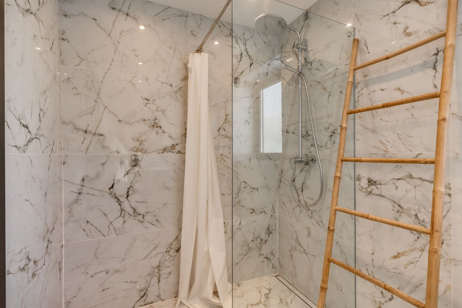 5 soverom Villa til salgs i Nueva Andalucia med svømmebasseng garasje - € 1 894 000 (Ref: 9634370)