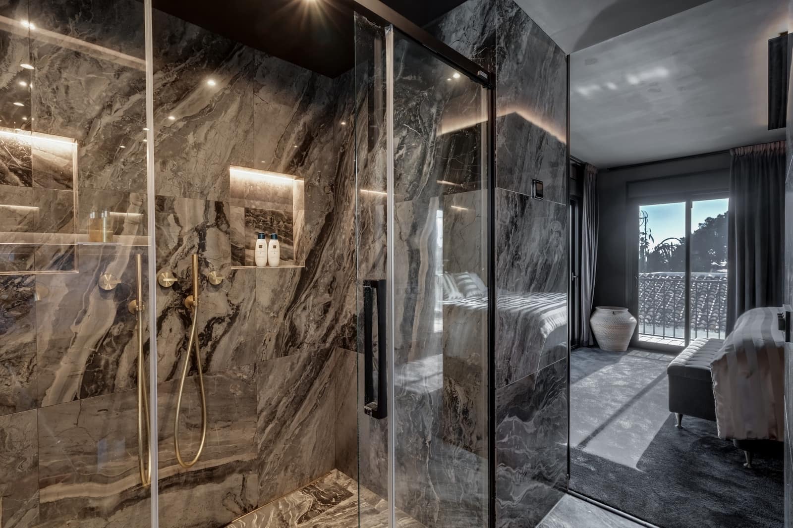 5 soverom Villa til salgs i Nueva Andalucia med svømmebasseng garasje - € 1 894 000 (Ref: 9634370)