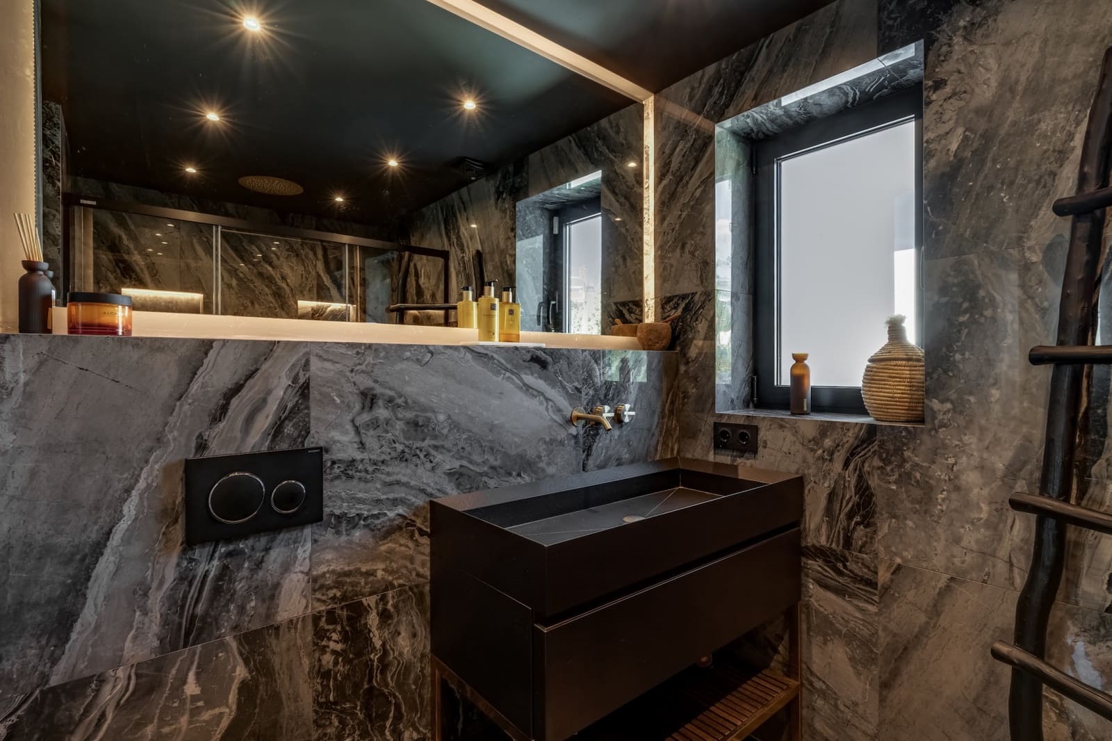 5 soverom Villa til salgs i Nueva Andalucia med svømmebasseng garasje - € 1 894 000 (Ref: 9634370)