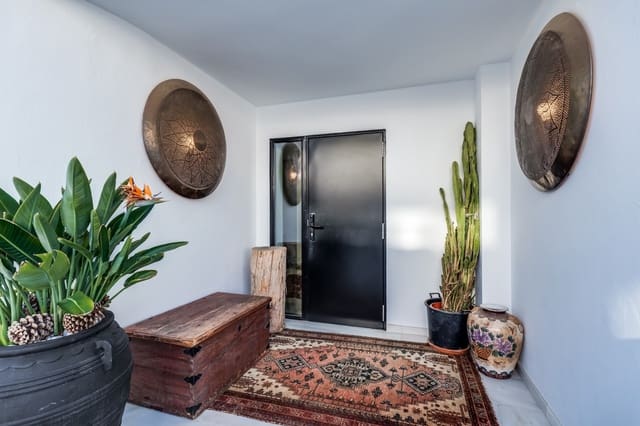 Chalet de 5 habitaciones en Nueva Andalucia, Marbella en venta con piscina garaje - 1.894.000 € (Ref: 9634370)