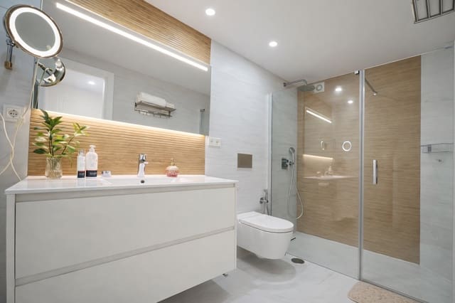 3 chambre Appartement à vendre à Torrequebrada, Benalmádena avec piscine garage - 697 000 € (Ref: 9637432)