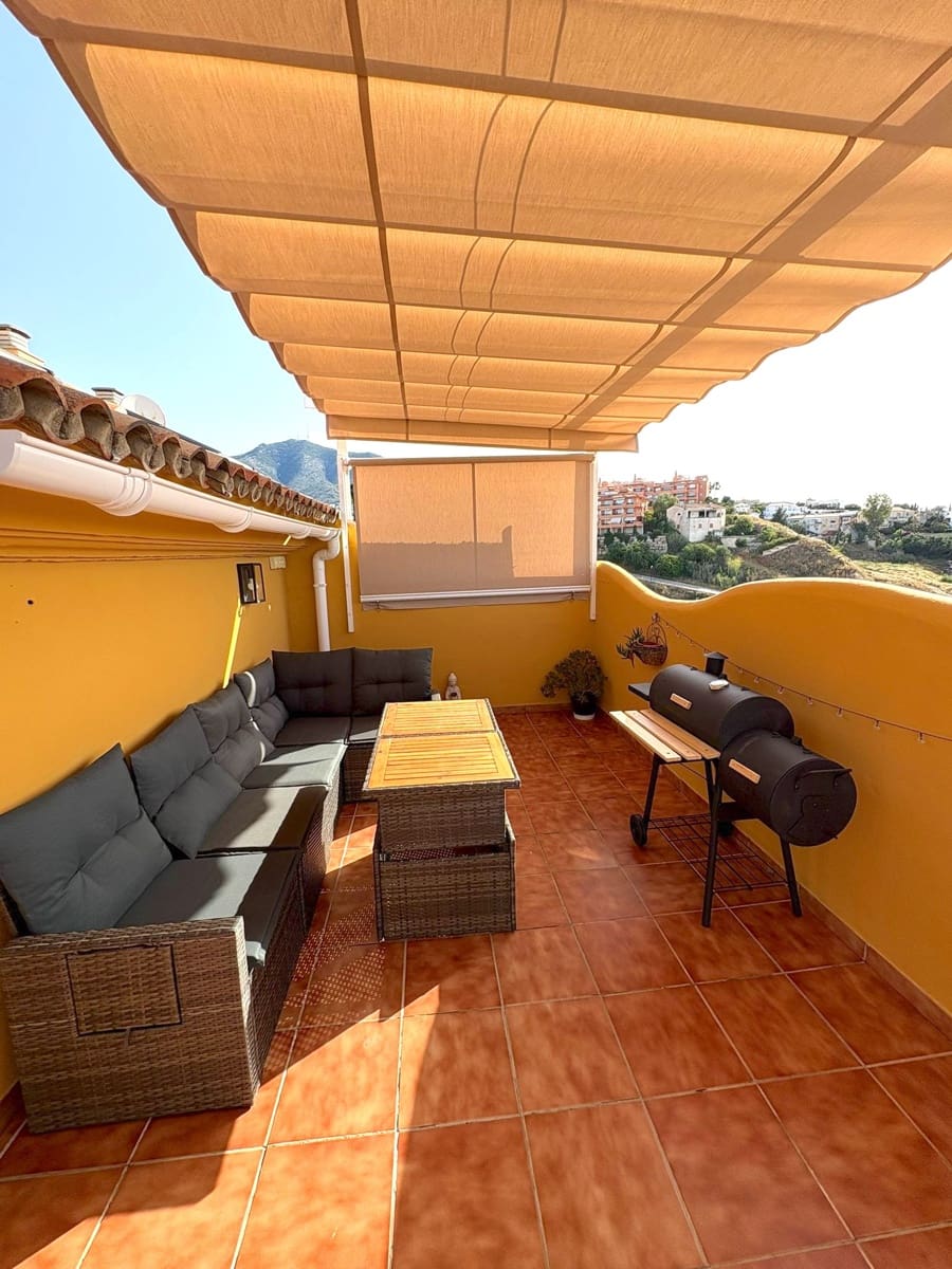 2 bedroom Penthouse for sale in Mijas Costa with pool garage - € 350,000 (Ref: 9648000)