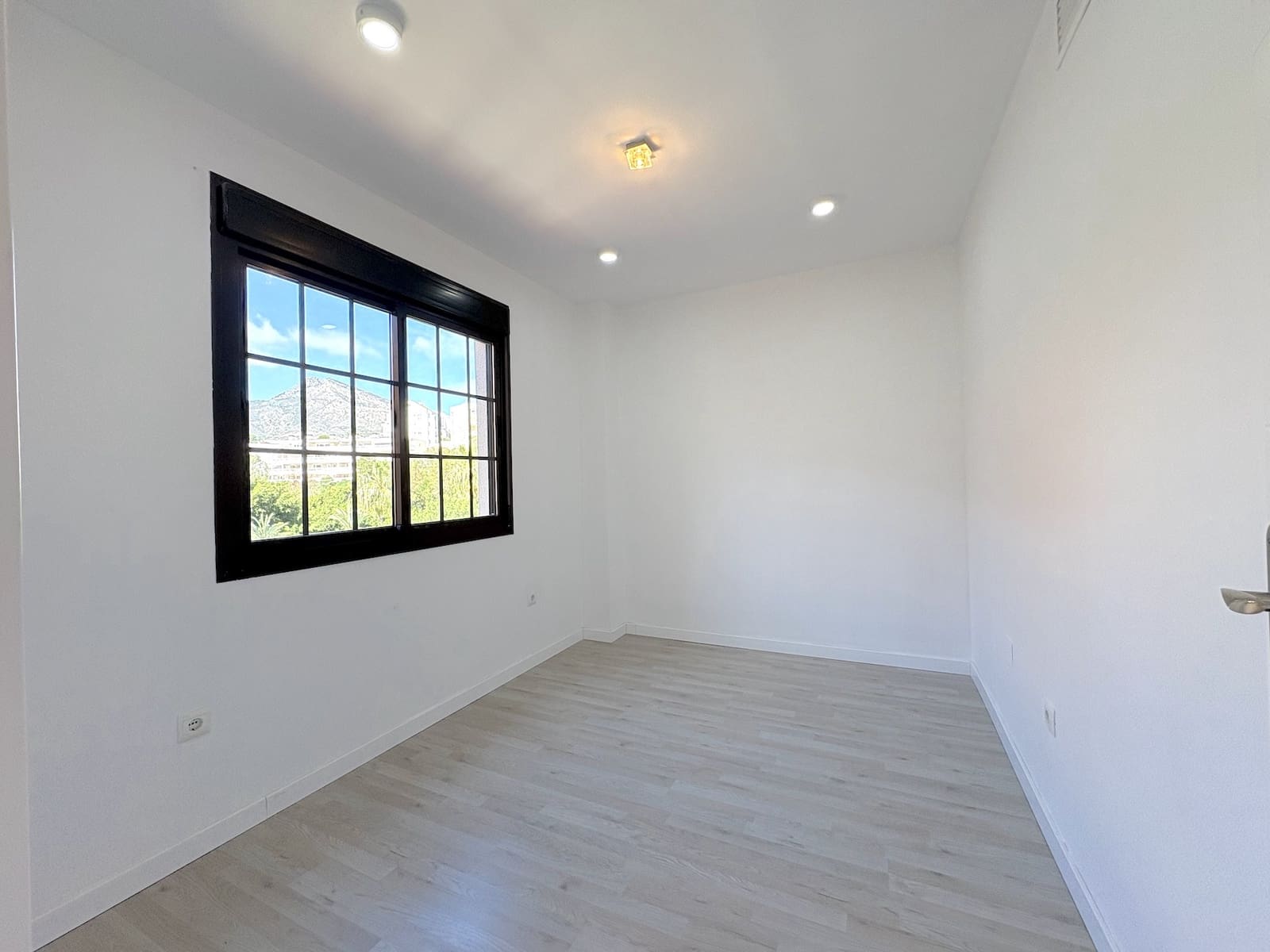 2 sovrum Lägenhet till salu i Torrequebrada med pool garage - 355 000 € (Ref: 9655915)