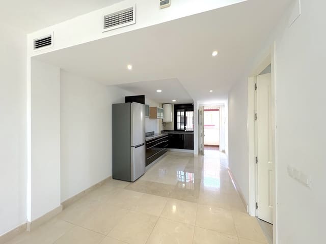 Apartamento de 2 habitaciones en Torrequebrada, Benalmádena en venta con piscina garaje - 355.000 € (Ref: 9655915)