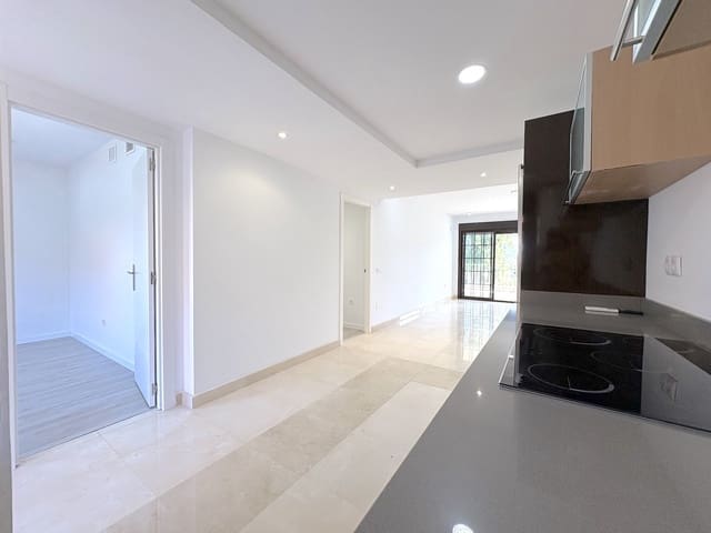 Apartamento de 2 habitaciones en Torrequebrada, Benalmádena en venta con piscina garaje - 355.000 € (Ref: 9655915)