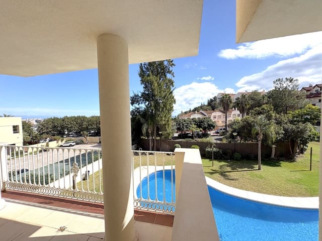 Apartamento de 2 habitaciones en Torrequebrada, Benalmádena en venta con piscina garaje - 355.000 € (Ref: 9655915)