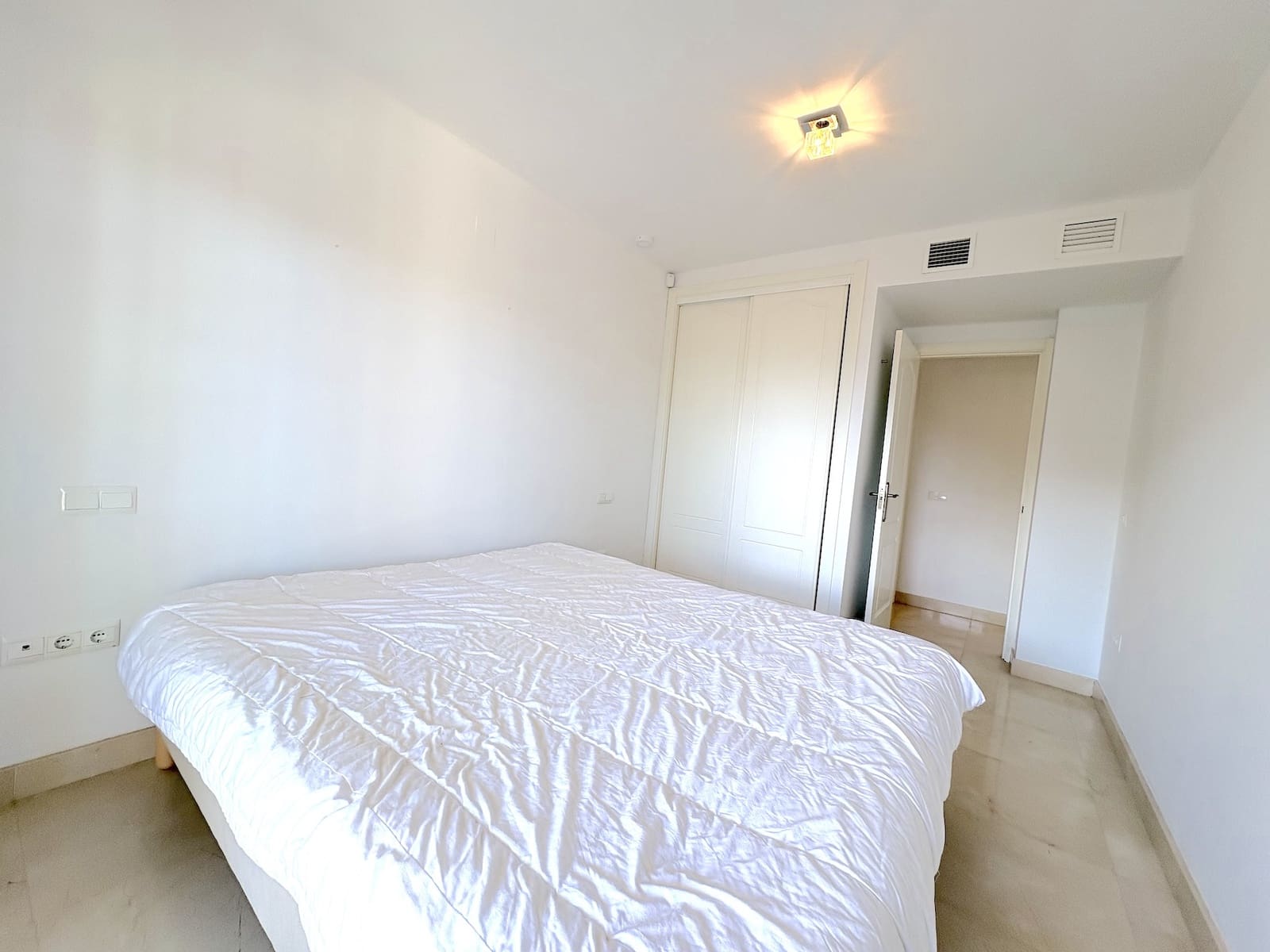 2 sovrum Lägenhet till salu i Torrequebrada med pool garage - 355 000 € (Ref: 9655916)