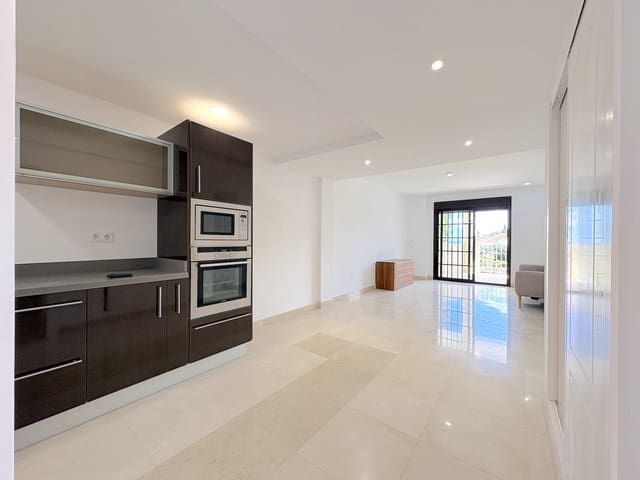 2 sovrum Lägenhet till salu i Torrequebrada, Benalmádena med pool garage - 355 000 € (Ref: 9655916)