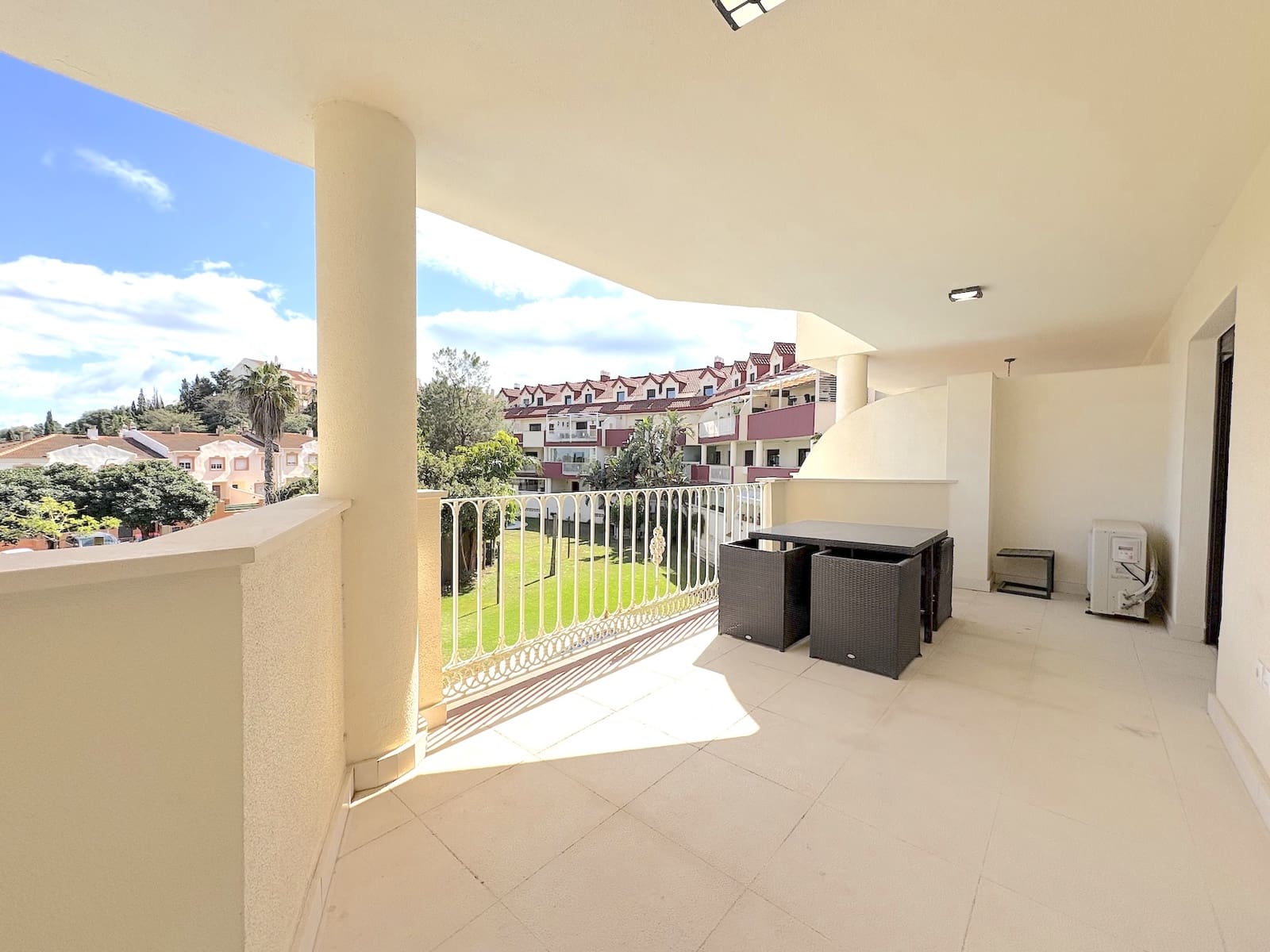 2 sovrum Lägenhet till salu i Torrequebrada med pool garage - 355 000 € (Ref: 9655916)