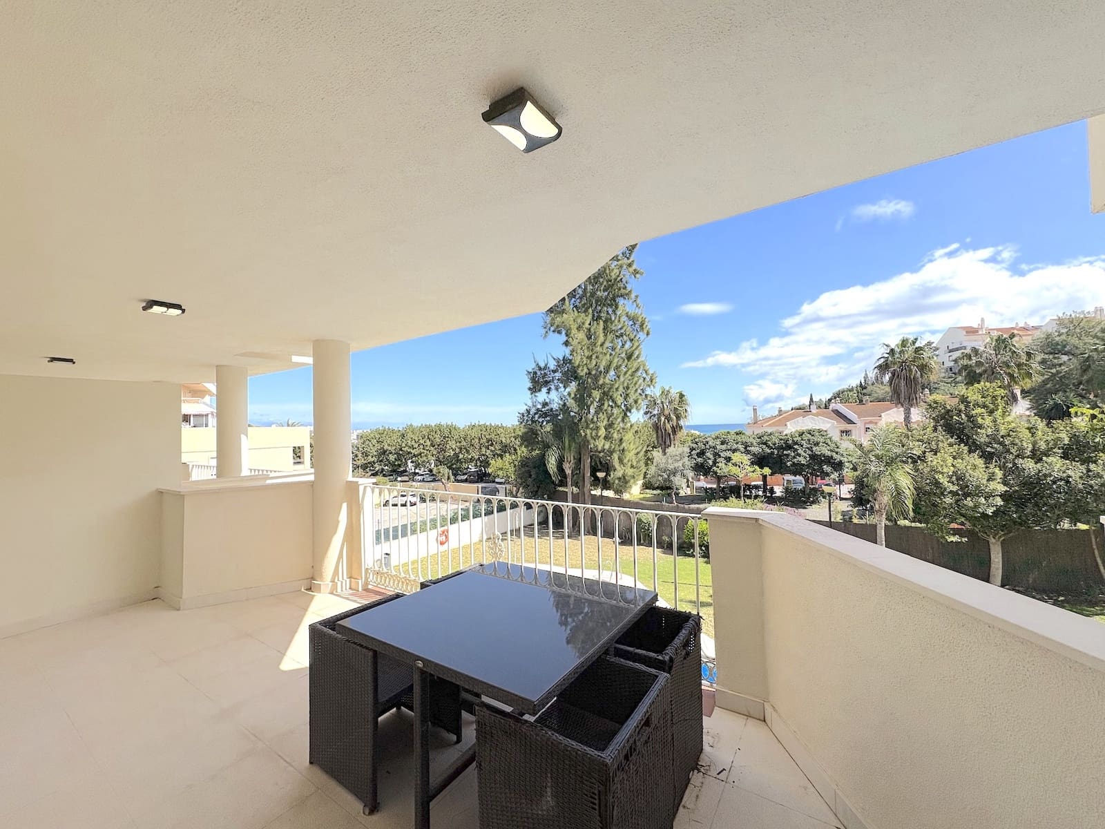 2 sovrum Lägenhet till salu i Torrequebrada med pool garage - 355 000 € (Ref: 9655916)