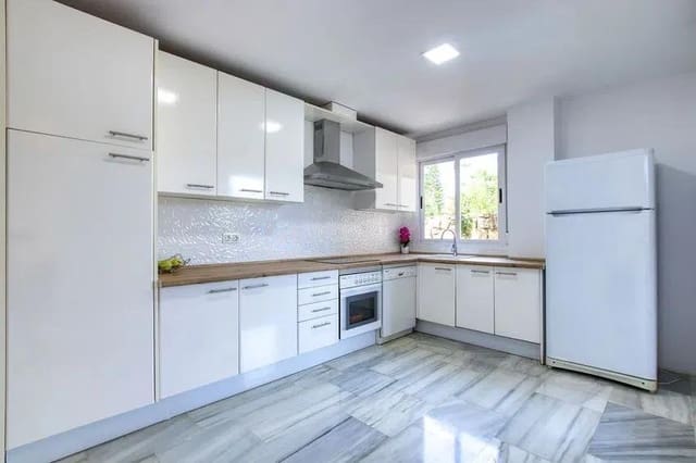 4 slaapkamer Villa te koop in Benahavís met zwembad garage - € 679.000 (Ref: 9659277)