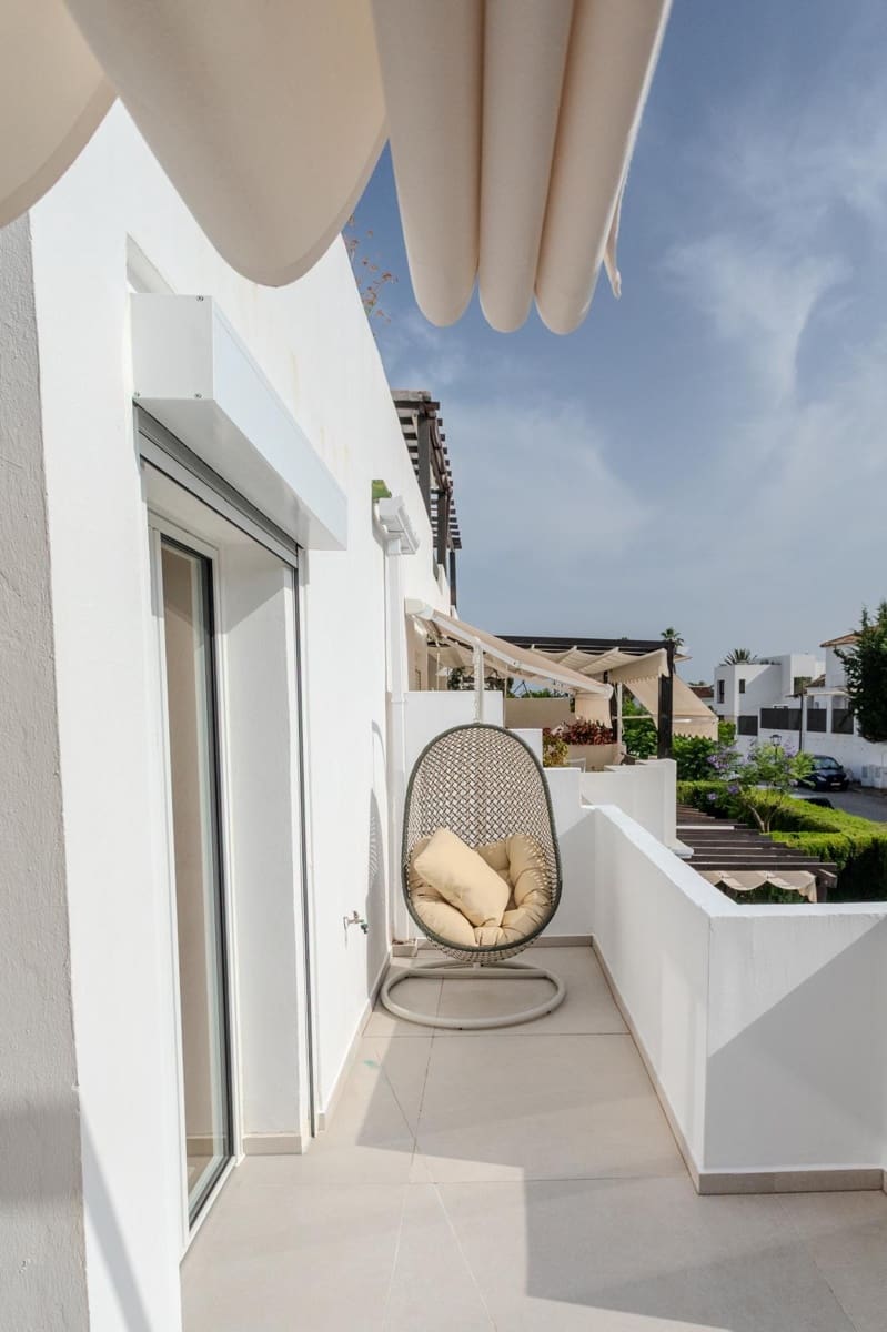 3 chambre Appartement à vendre à Estepona avec piscine garage - 590 000 € (Ref: 9670357)