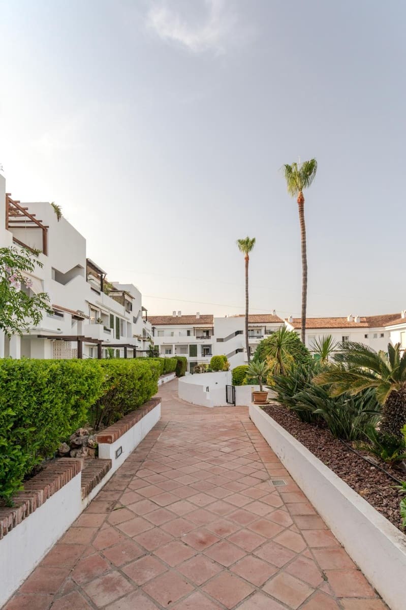 3 chambre Appartement à vendre à Estepona avec piscine garage - 590 000 € (Ref: 9670357)