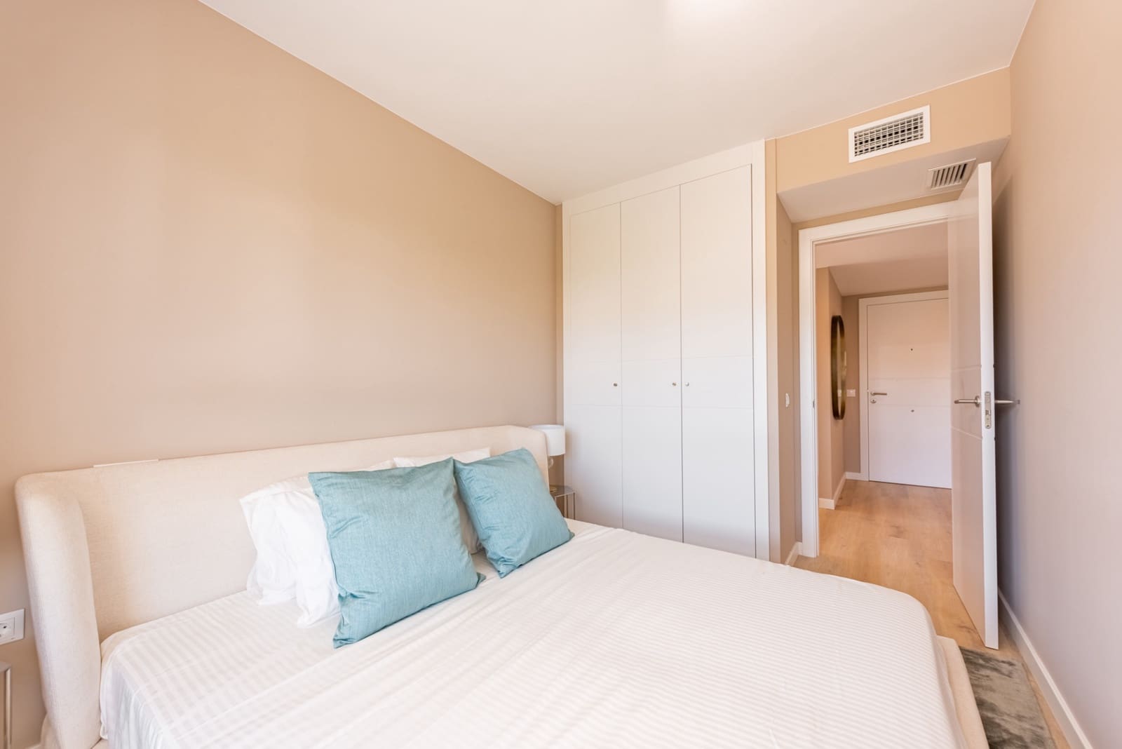 3 bedroom Apartment for sale in Nueva Andalucia with pool garage - € 559,000 (Ref: 9670363)