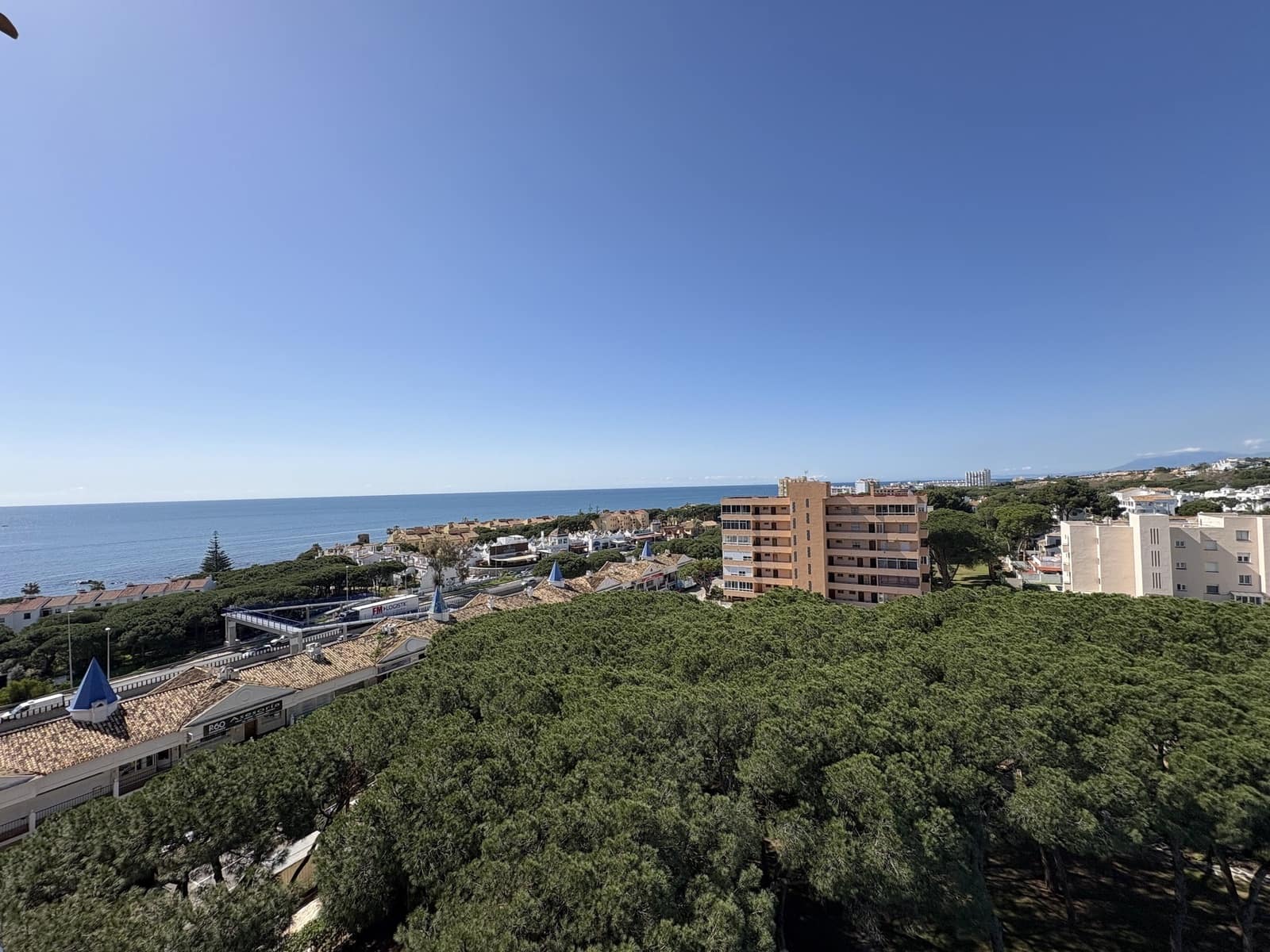 2 bedroom Apartment for sale in Calahonda with pool garage - € 315,000 (Ref: 9677117)