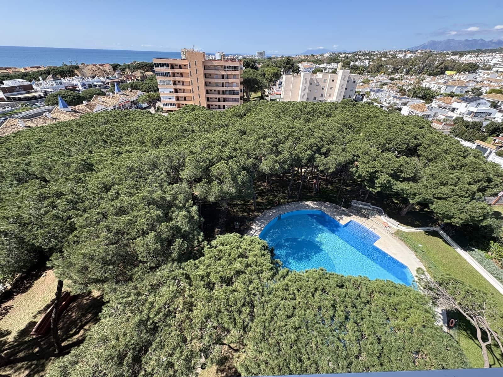 2 bedroom Apartment for sale in Calahonda with pool garage - € 315,000 (Ref: 9677117)