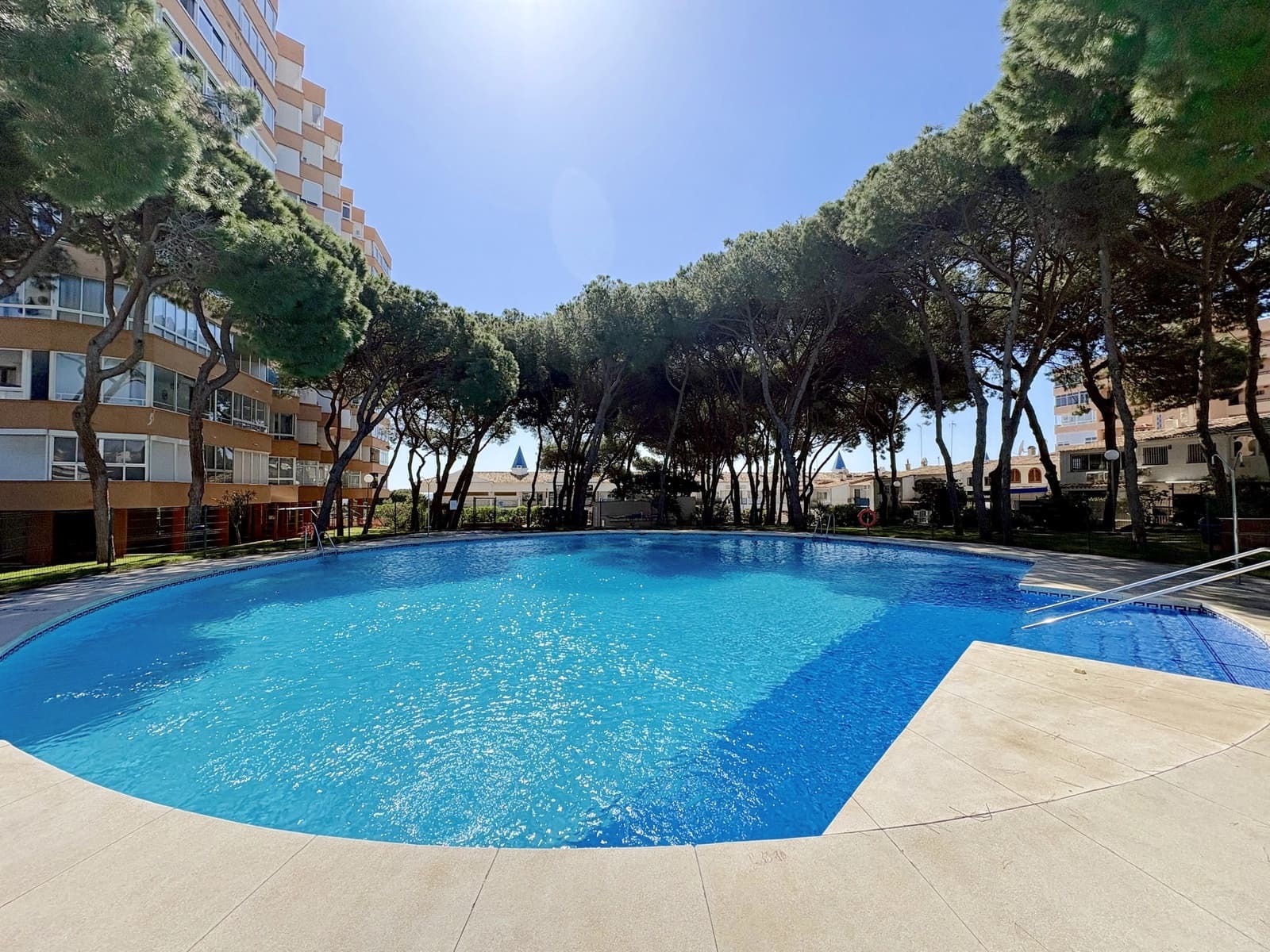 2 bedroom Apartment for sale in Calahonda with pool garage - € 315,000 (Ref: 9677117)