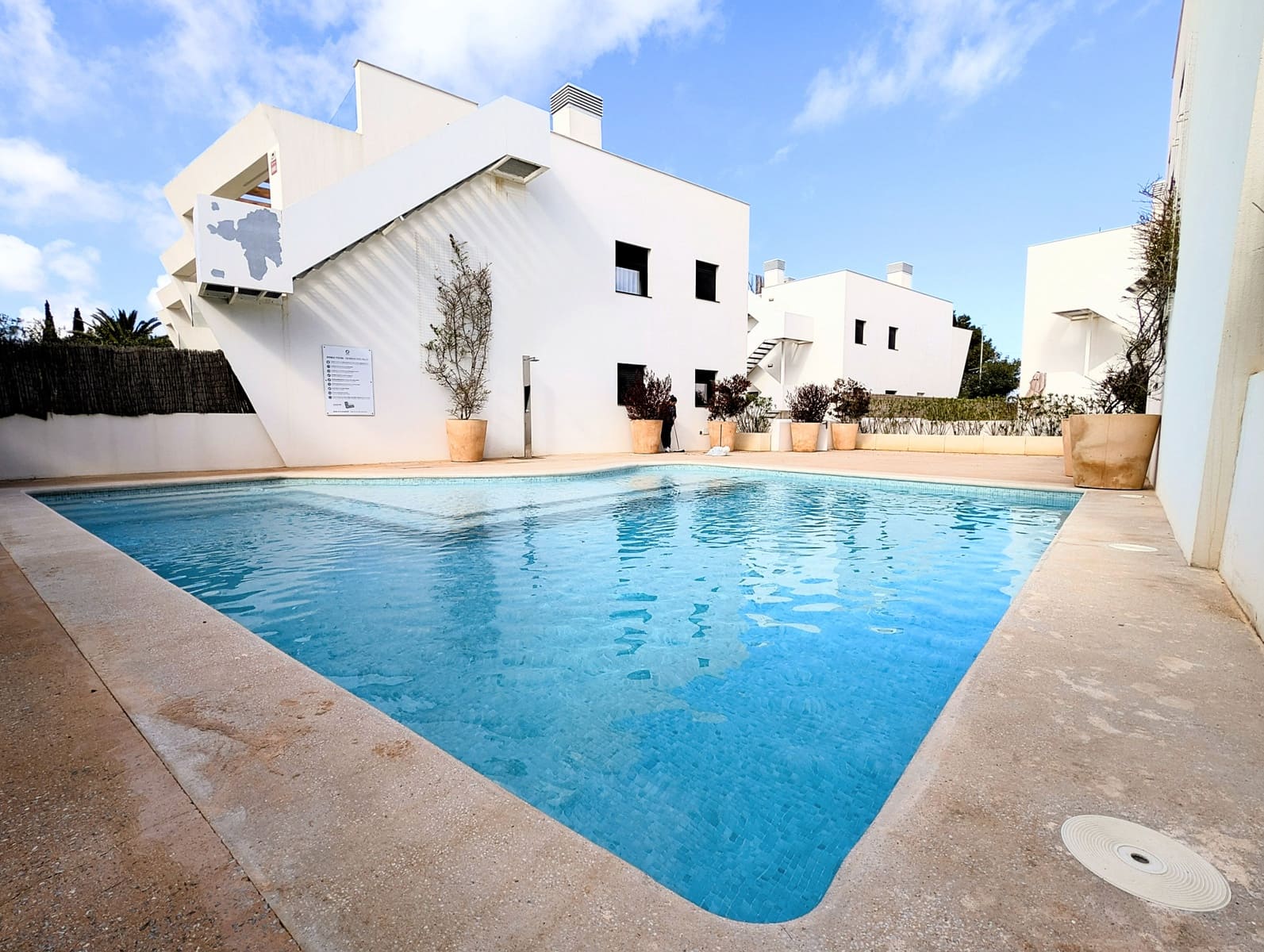 2 sypialnia Apartament na sprzedaż w Sant Antoni de Portmany z basenem garażem - 577 000 € (Ref: 9679736)