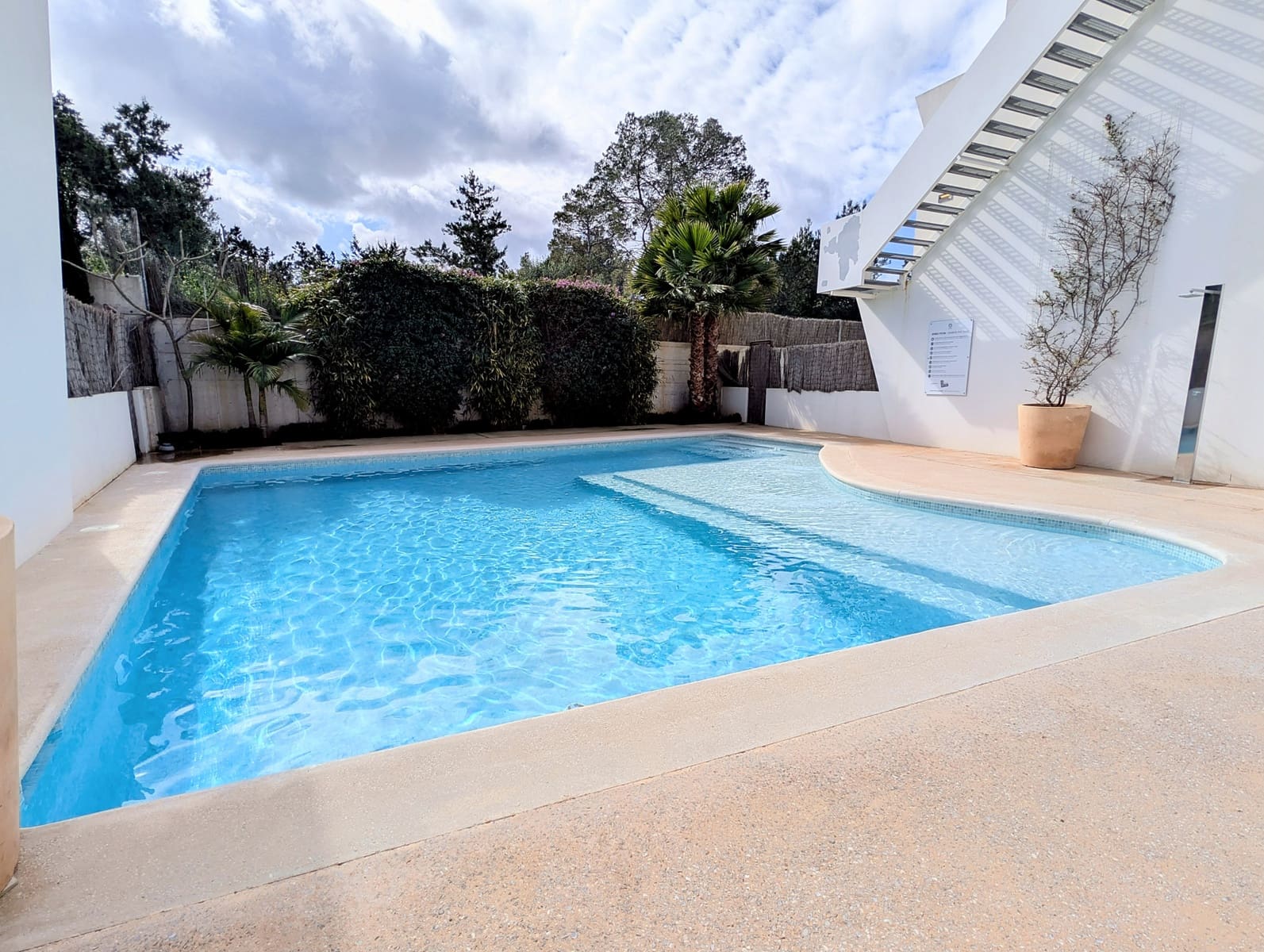 2 sypialnia Apartament na sprzedaż w Sant Antoni de Portmany z basenem garażem - 577 000 € (Ref: 9679736)