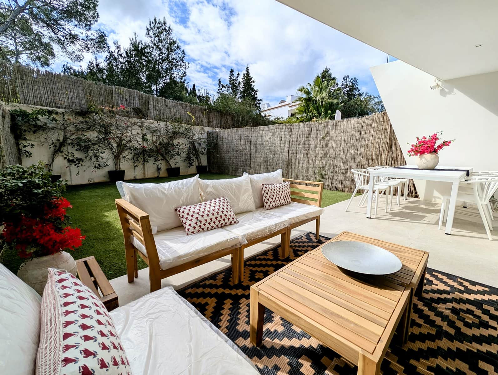 2 sypialnia Apartament na sprzedaż w Sant Antoni de Portmany z basenem garażem - 577 000 € (Ref: 9679736)