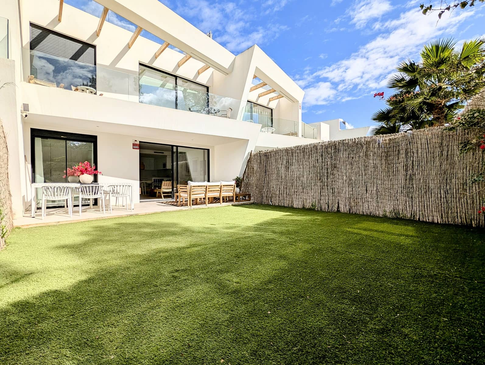 2 sypialnia Apartament na sprzedaż w Sant Antoni de Portmany z basenem garażem - 577 000 € (Ref: 9679736)