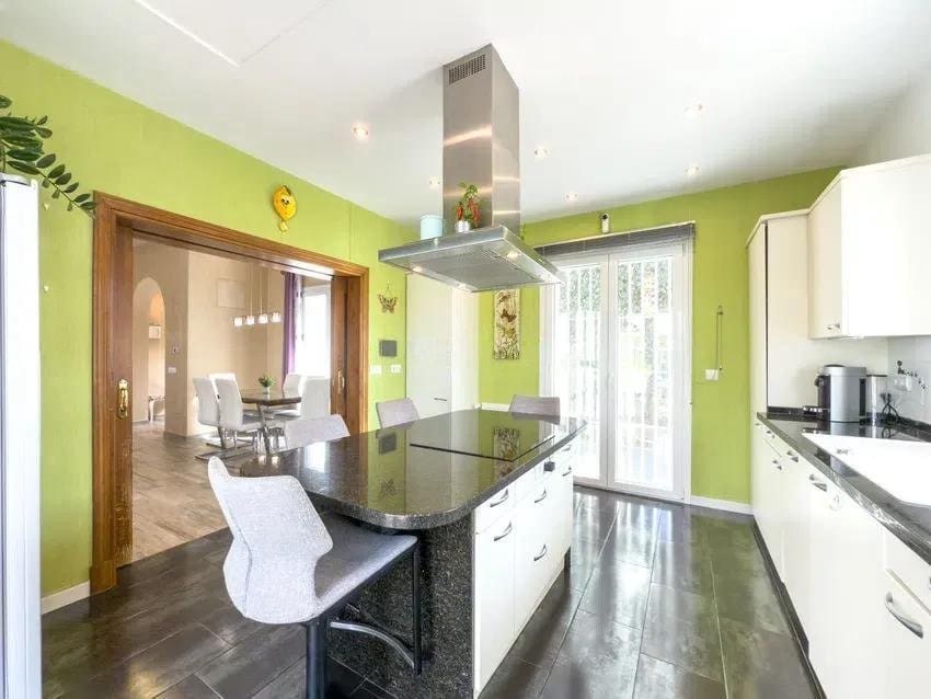 4 bedroom Villa for sale in Istan with pool garage - € 999,000 (Ref: 9695239)