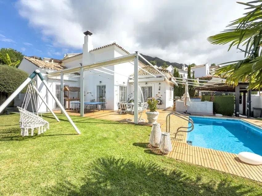 4 bedroom Villa for sale in Istan with pool garage - € 999,000 (Ref: 9695239)