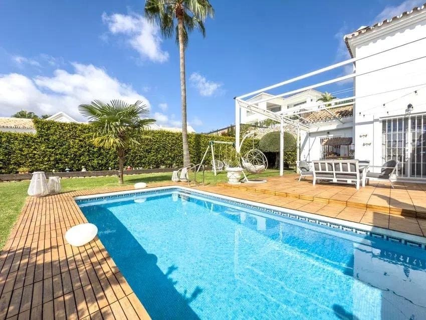 4 bedroom Villa for sale in Istan with pool garage - € 999,000 (Ref: 9695239)