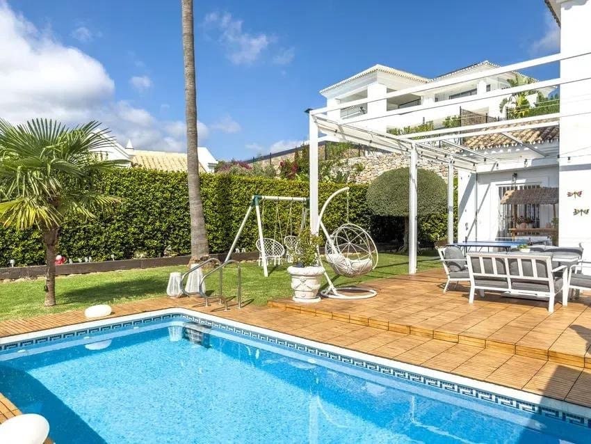 4 bedroom Villa for sale in Istan with pool garage - € 999,000 (Ref: 9695239)