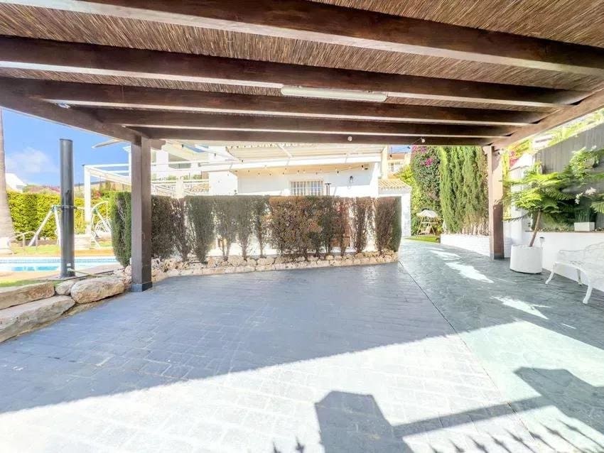 4 bedroom Villa for sale in Istan with pool garage - € 999,000 (Ref: 9695239)