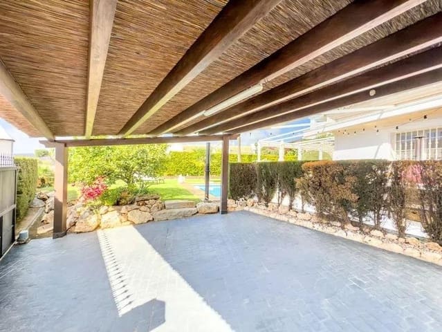 4 soveværelse Villa til salg i Istán med swimmingpool garage - € 999.000 (Ref: 9695239)